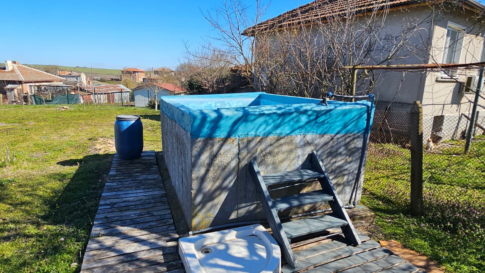  Doskonały parterowy dom z basenem i przestronnym ogrodem w wiosce Dyulevo