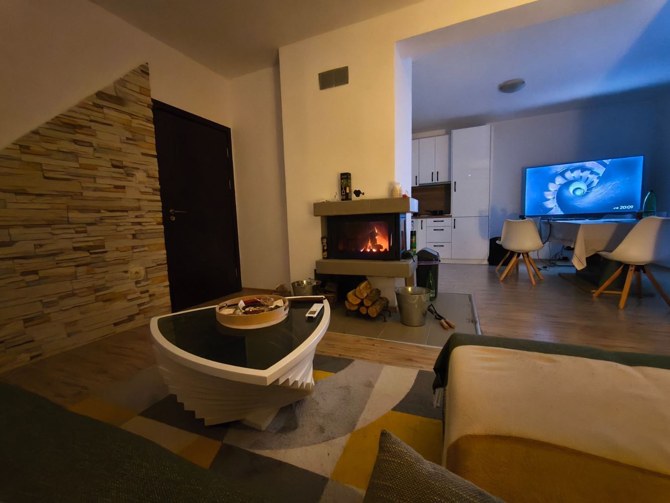 Dwukondygnacyjny dom wolnostojący w miejscowości Goritsa – całkowicie odnowiony dom z ogrodem i piękną werandą