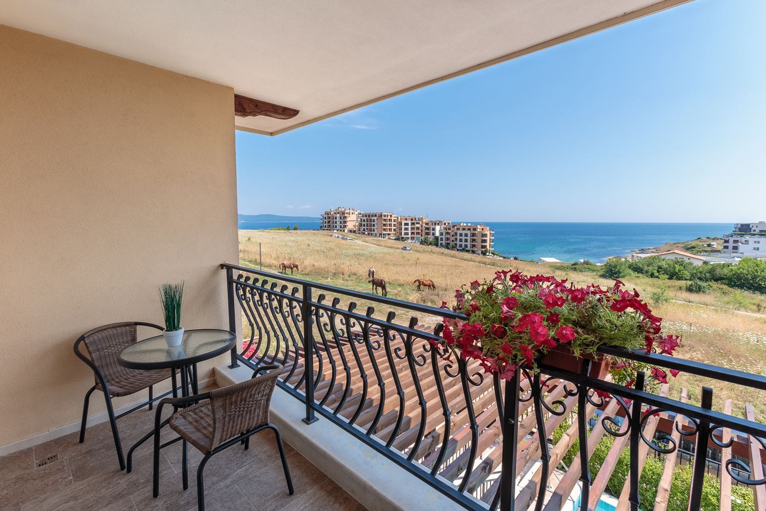  Prestiżowy dom nad morzem z basenem w Lozenets – luksus, spokój i inspirujące widoki