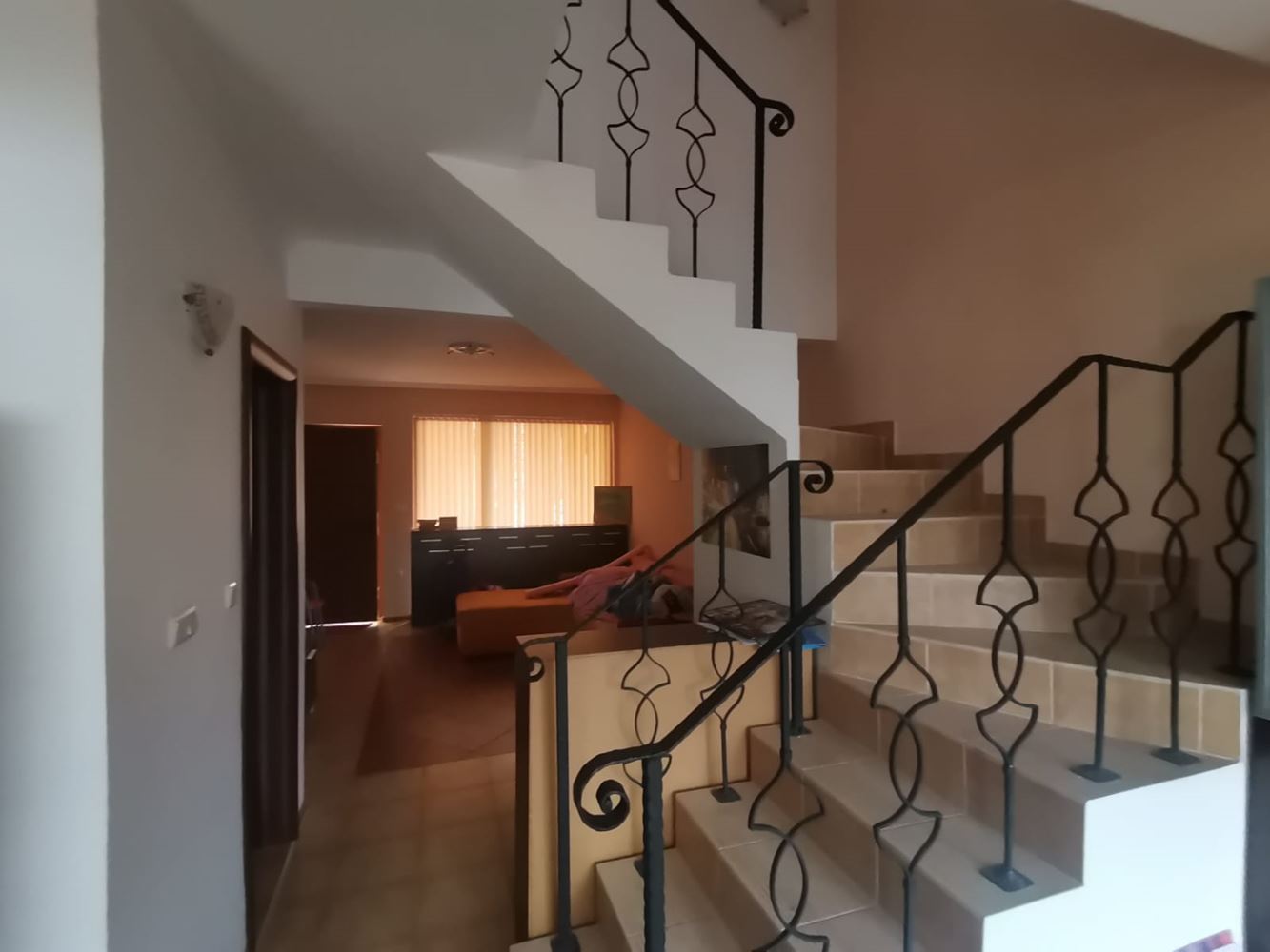 Przestronny dwupokojowy townhouse z ogrodem i tarasami w Sveti Vlas
