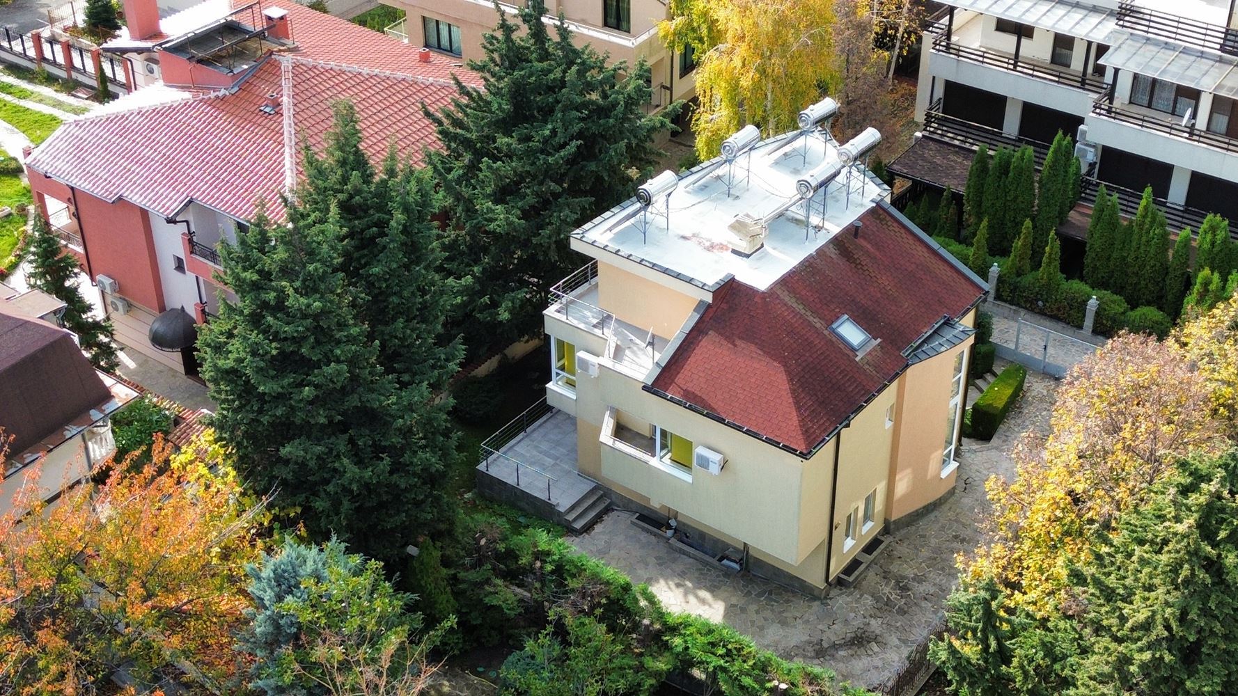 Panoramiczny czterokondygnacyjny dom z 8 sypialniami i widokiem na morze w Słonecznym Brzegu – bez opłaty eksploatacyjnej