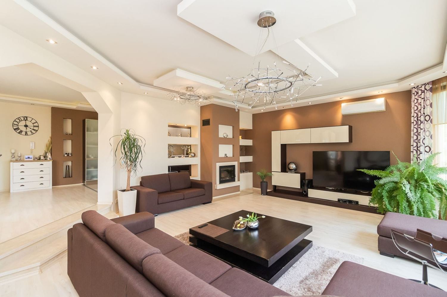 Luksusowy dom z basenem, przestronnym ogrodem i imponującymi udogodnieniami w Warnie