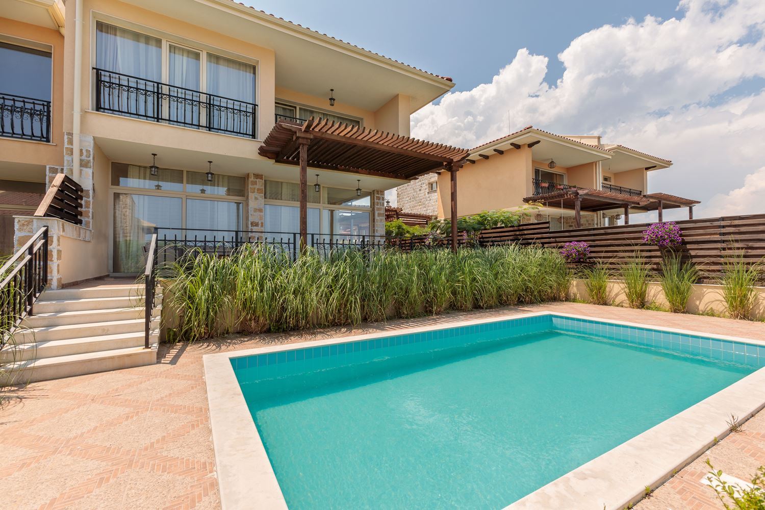  Prestiżowy dom nad morzem z basenem w Lozenets – luksus, spokój i inspirujące widoki