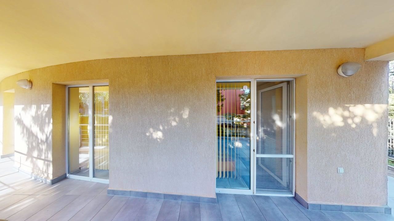 Panoramiczny czterokondygnacyjny dom z 8 sypialniami i widokiem na morze w Słonecznym Brzegu – bez opłaty eksploatacyjnej