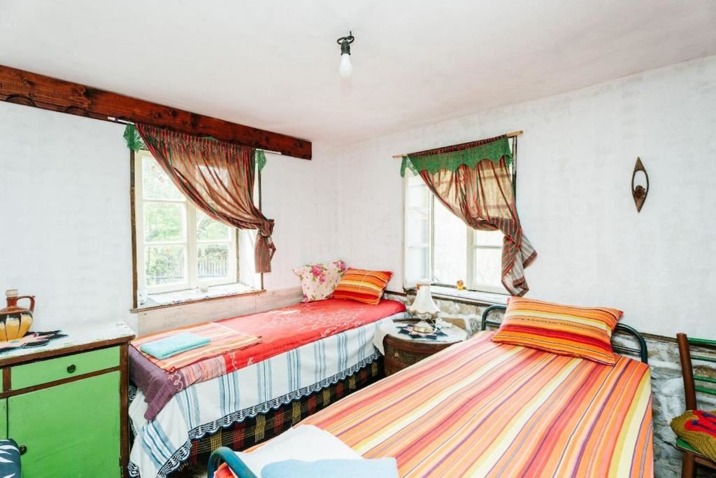 Unikalny autentyczny pensjonat strandżański w wiosce Kosti – serce gór Strandża