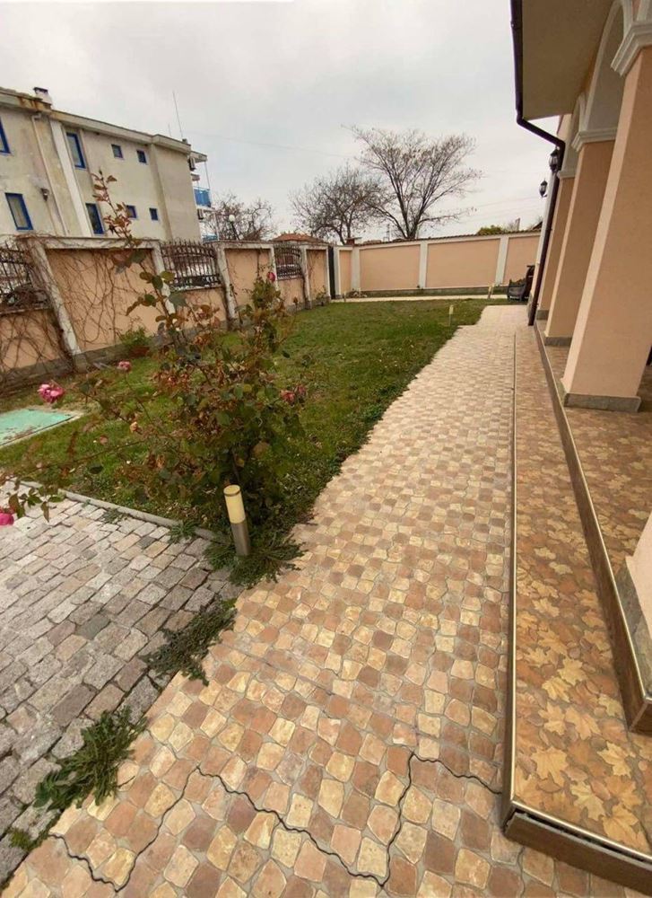 Nowoczesny dom w centrum Rawdy – luksusowy gotowy do zamieszkania dom z doskonałą lokalizacją i własną działką