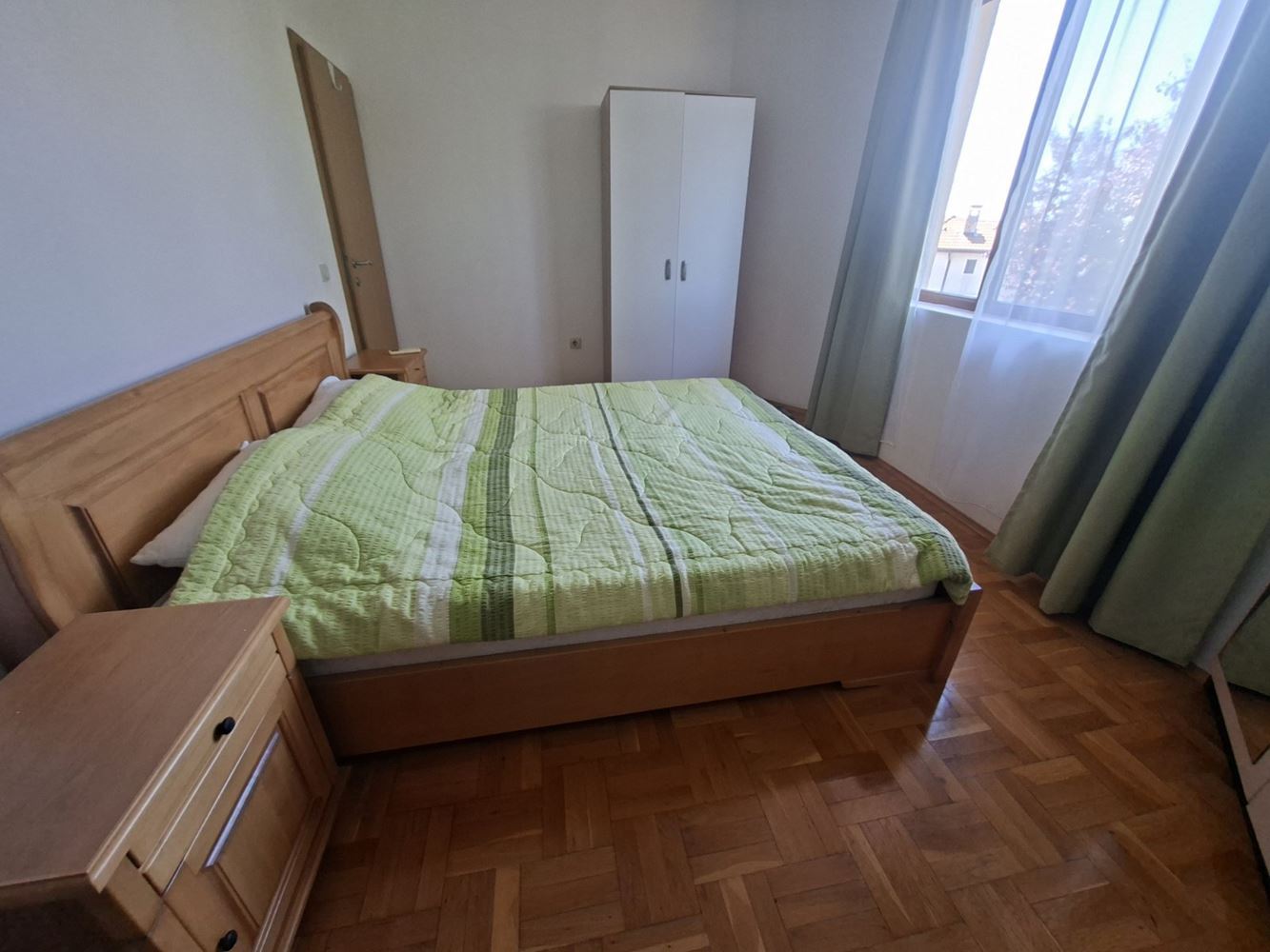 Dwupiętrowy dom z widokiem na morze, prywatnym ogrodem i miejscem parkingowym w zamkniętym kompleksie