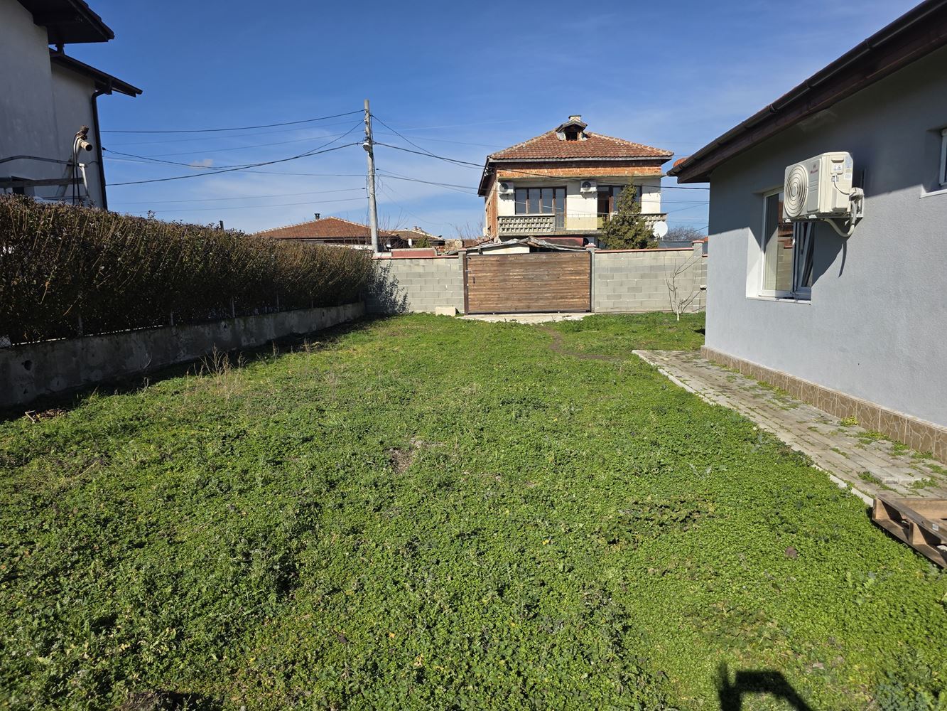 Piękny dom wolnostojący z ogrodem we wsi Tynkovo – przytulność i spokój blisko Sunny Beach