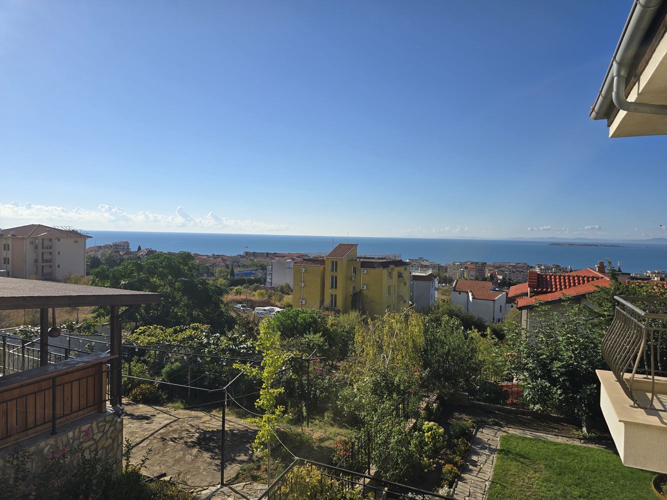 Wolnostojący dom z panoramicznym widokiem na morze i własnym ogrodem w Sveti Vlas