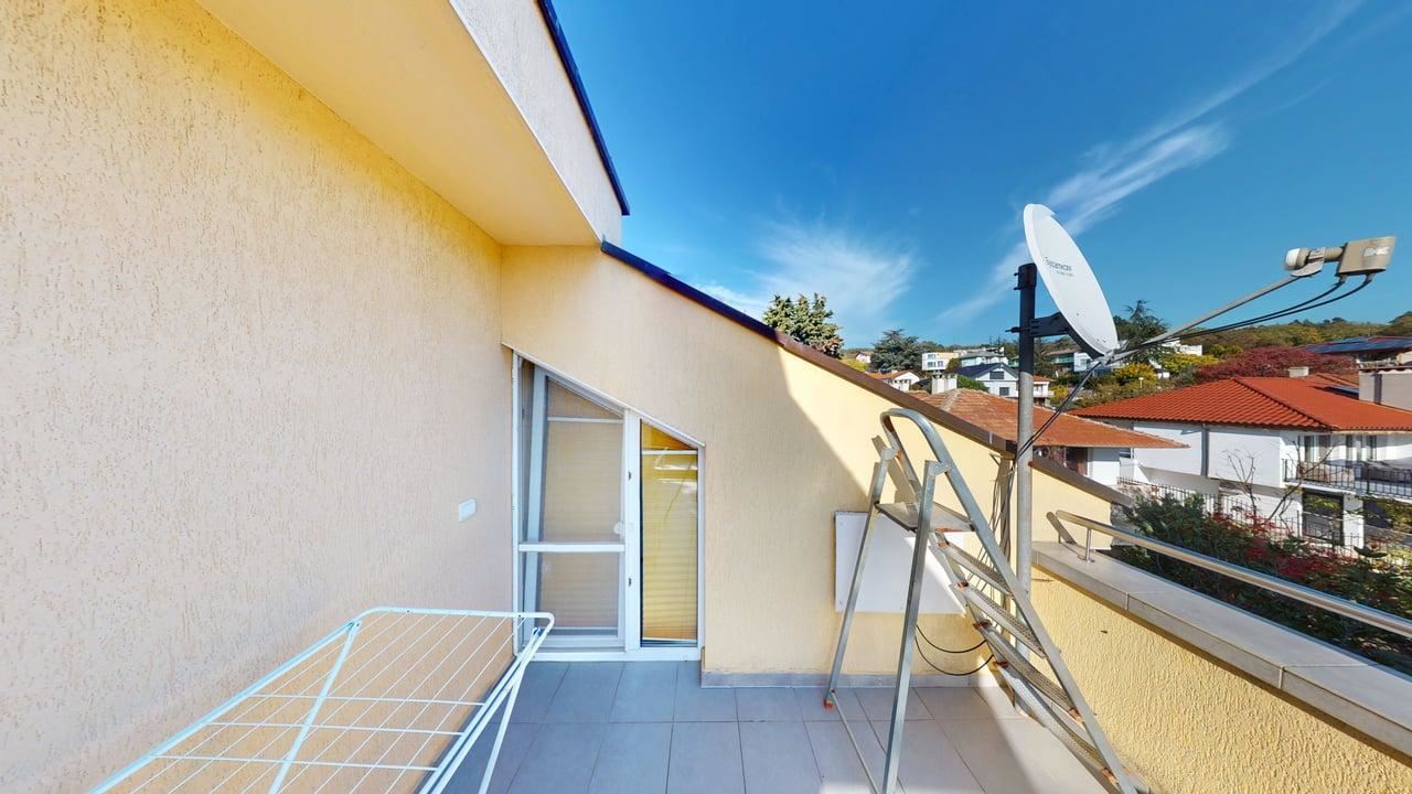 Panoramiczny czterokondygnacyjny dom z 8 sypialniami i widokiem na morze w Słonecznym Brzegu – bez opłaty eksploatacyjnej