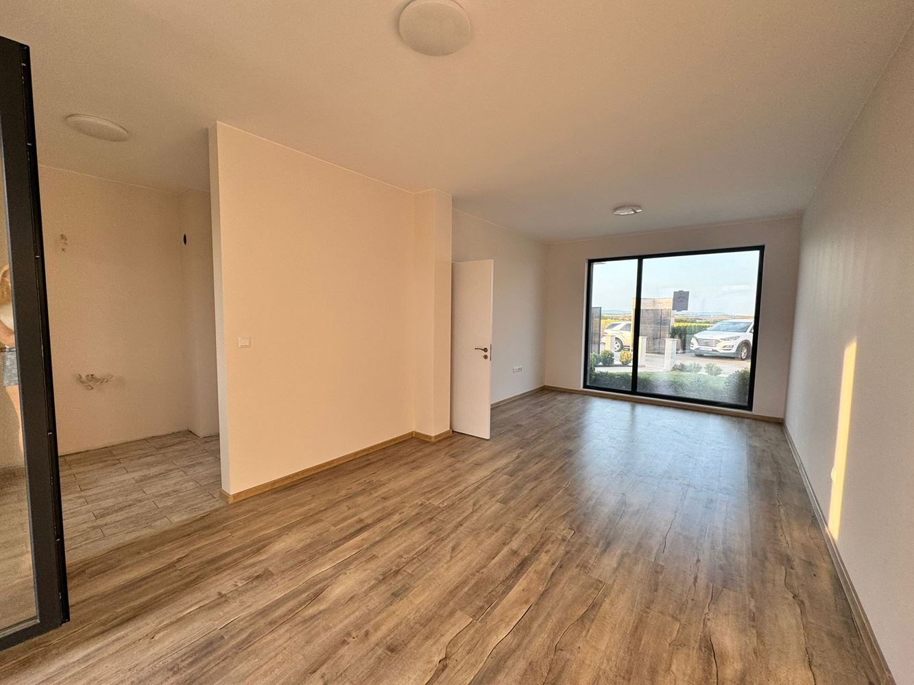  Nowoczesny dwupiętrowy dom z ogrodem w luksusowym kompleksie między Pomorie a Sarafovo – styl, przestrzeń i natura