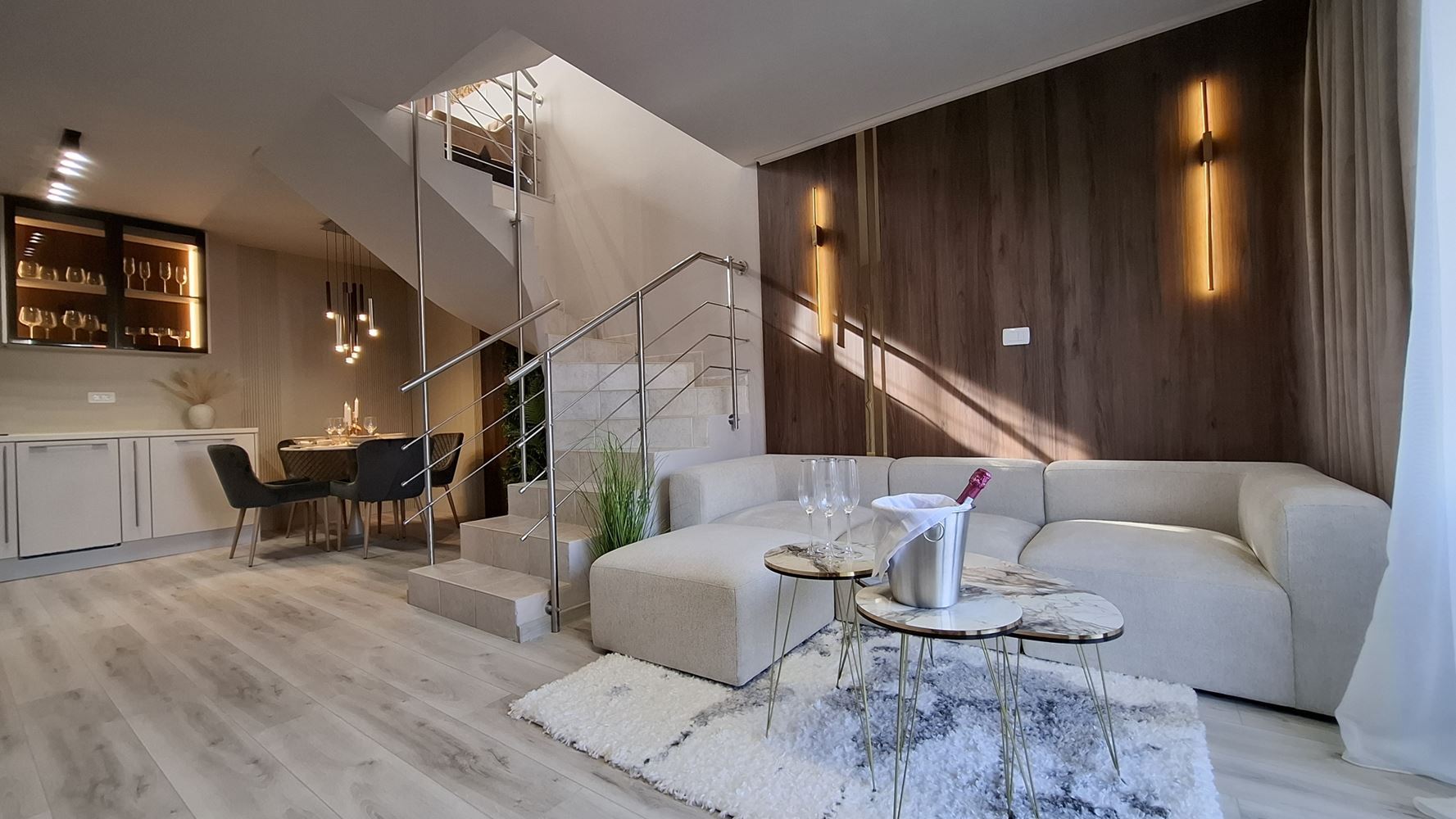 Luksusowy trzypiętrowy townhouse 50 metrów od plaży – całkowicie nowy dom z nowoczesnym wnętrzem i pełnym komfortem