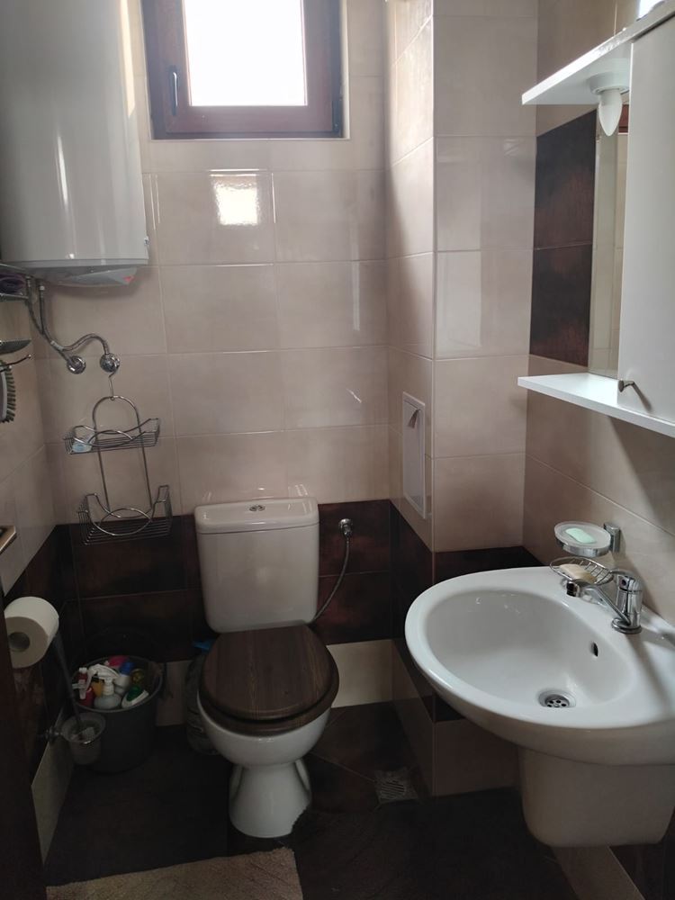  Przestronny trzypiętrowy dom jednorodzinny w centrum Rawdy – komfort, prestiż i pełna niezależność