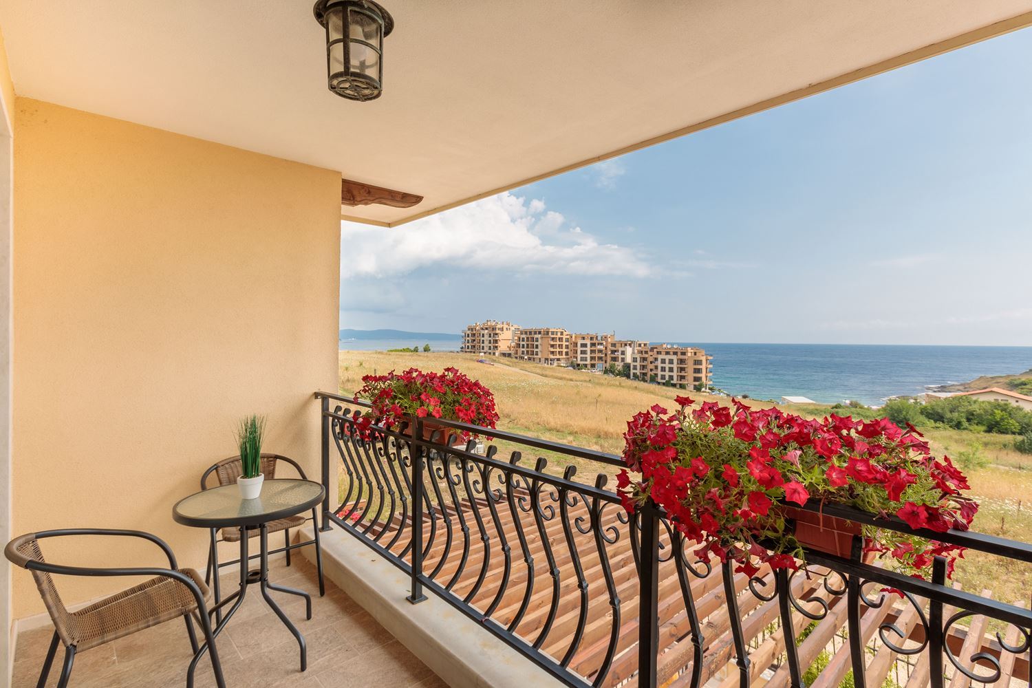  Prestiżowy dom nad morzem z basenem w Lozenets – luksus, spokój i inspirujące widoki