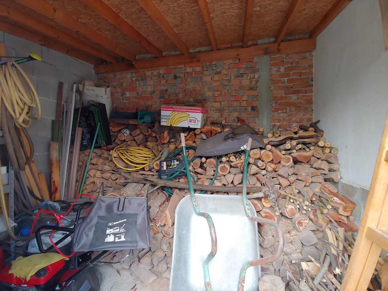 Przestronny dwupiętrowy dom z ogromnym ogrodem, kominkiem, sauną i jacuzzi we wsi Drachevo