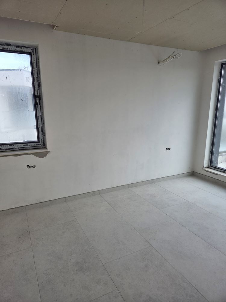 Pomorie – nowoczesny dom dwukondygnacyjny z czterema sypialniami – bezpieczeństwo, energooszczędność i komfort bez kompromisów