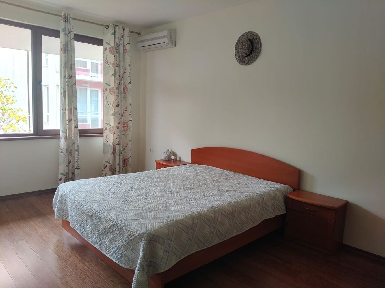  Przestronny trzypiętrowy dom jednorodzinny w centrum Rawdy – komfort, prestiż i pełna niezależność