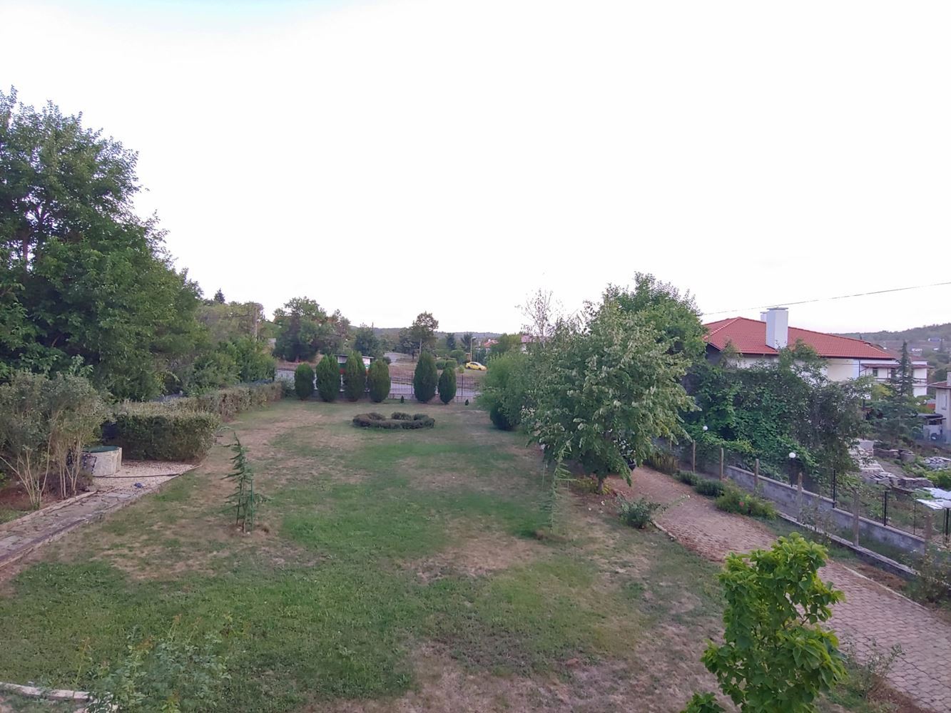 Przestronny dwupiętrowy dom z ogromnym ogrodem, kominkiem, sauną i jacuzzi we wsi Drachevo