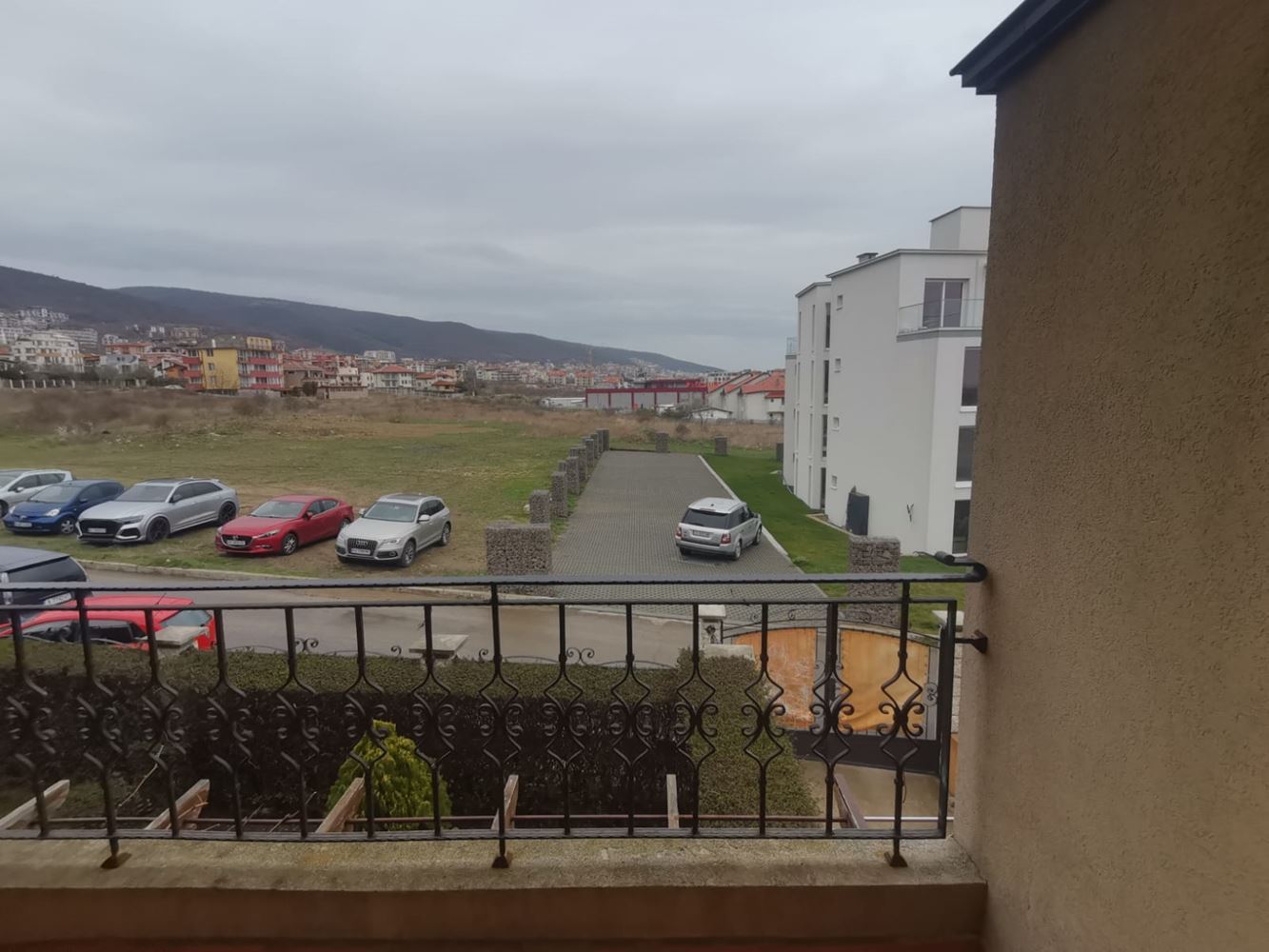Przestronny dwupokojowy townhouse z ogrodem i tarasami w Sveti Vlas