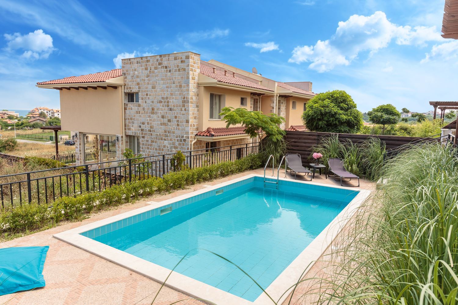  Prestiżowy dom nad morzem z basenem w Lozenets – luksus, spokój i inspirujące widoki