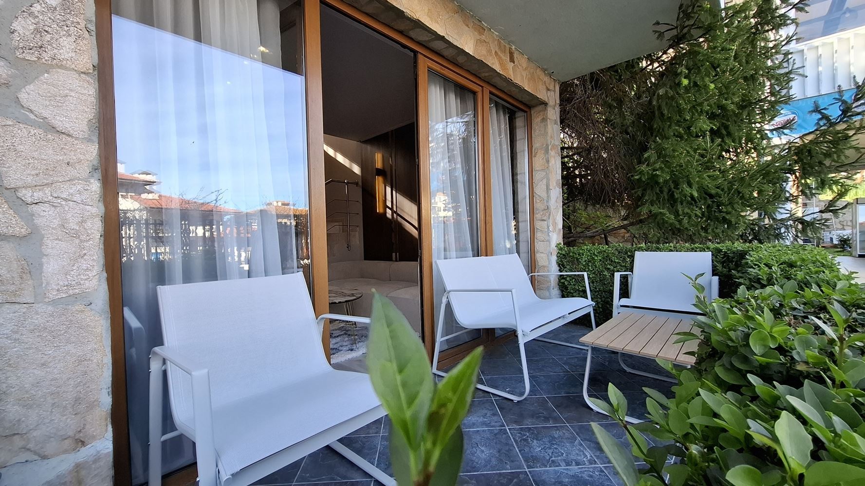 Luksusowy trzypiętrowy townhouse 50 metrów od plaży – całkowicie nowy dom z nowoczesnym wnętrzem i pełnym komfortem