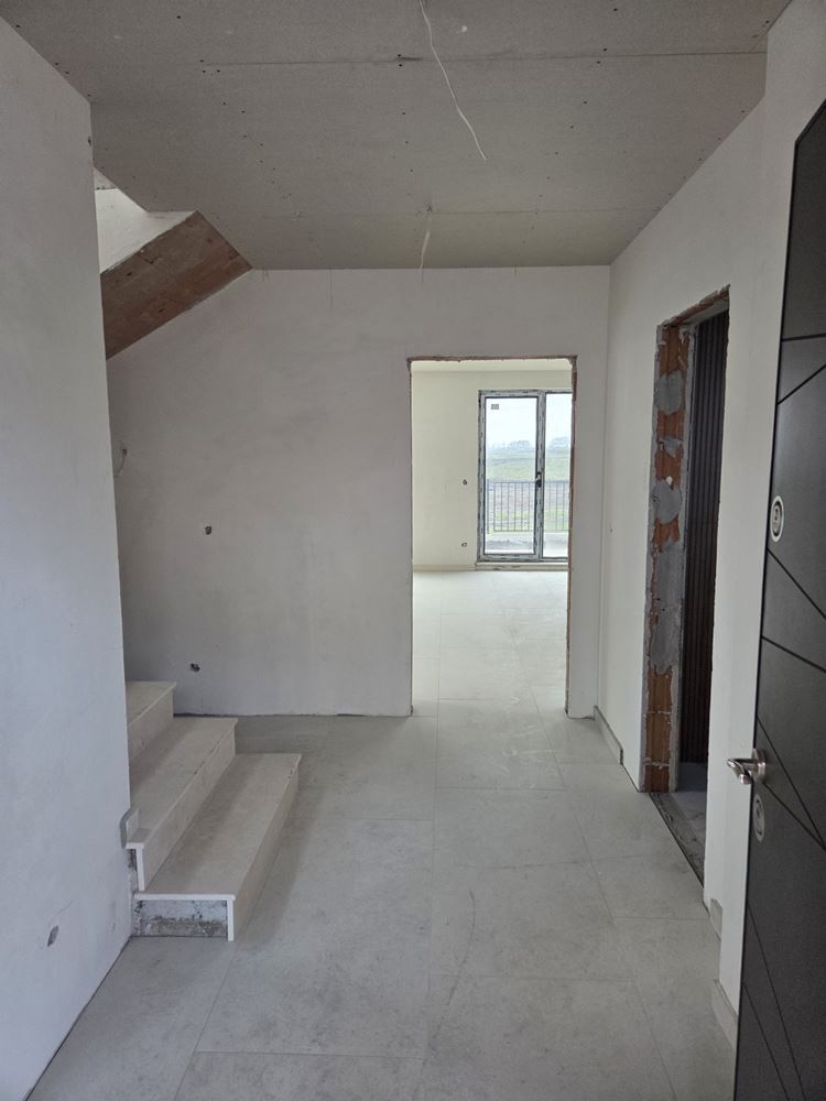 Pomorie – nowoczesny dom dwukondygnacyjny z czterema sypialniami – bezpieczeństwo, energooszczędność i komfort bez kompromisów