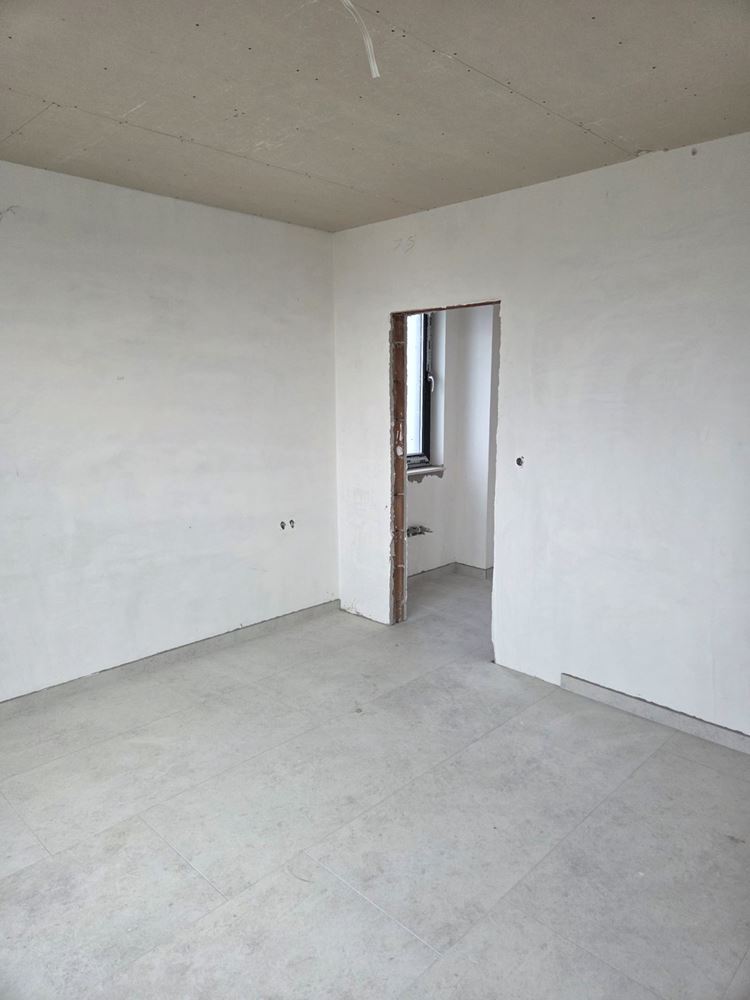 Pomorie – nowoczesny dom dwukondygnacyjny z czterema sypialniami – bezpieczeństwo, energooszczędność i komfort bez kompromisów