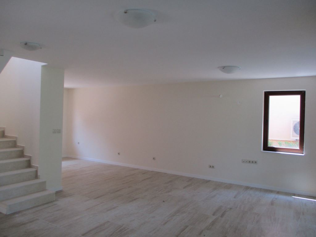 Dwupiętrowy dom typu townhouse w kompleksie „Green Life”, Sozopol – stylowe życie tuż przy plaży