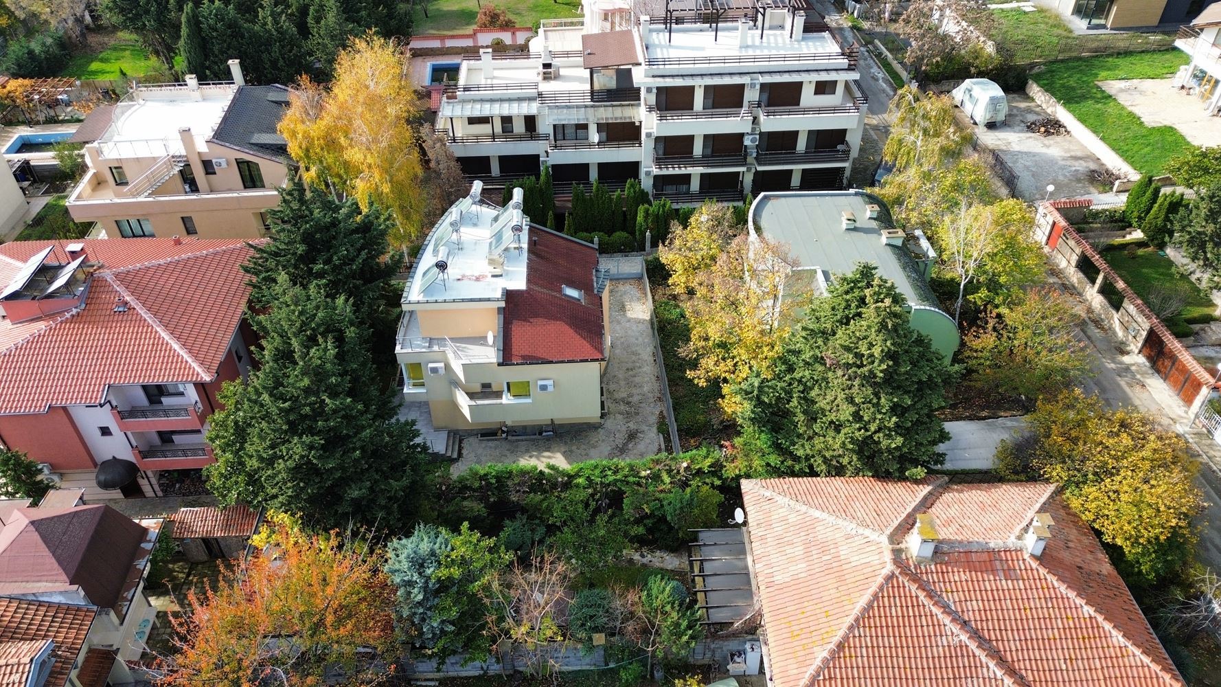 Panoramiczny czterokondygnacyjny dom z 8 sypialniami i widokiem na morze w Słonecznym Brzegu – bez opłaty eksploatacyjnej