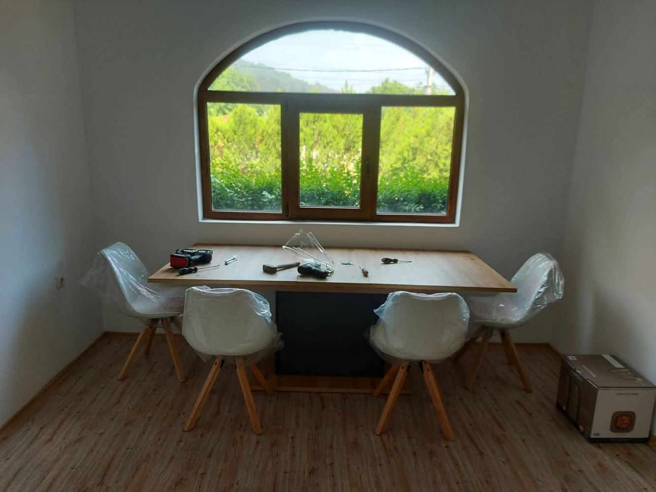 Dwukondygnacyjny dom wolnostojący w miejscowości Goritsa – całkowicie odnowiony dom z ogrodem i piękną werandą