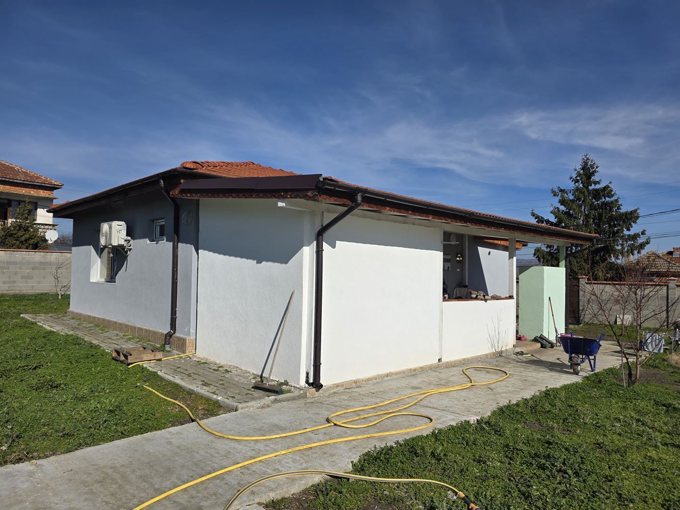 Piękny dom wolnostojący z ogrodem we wsi Tynkovo – przytulność i spokój blisko Sunny Beach