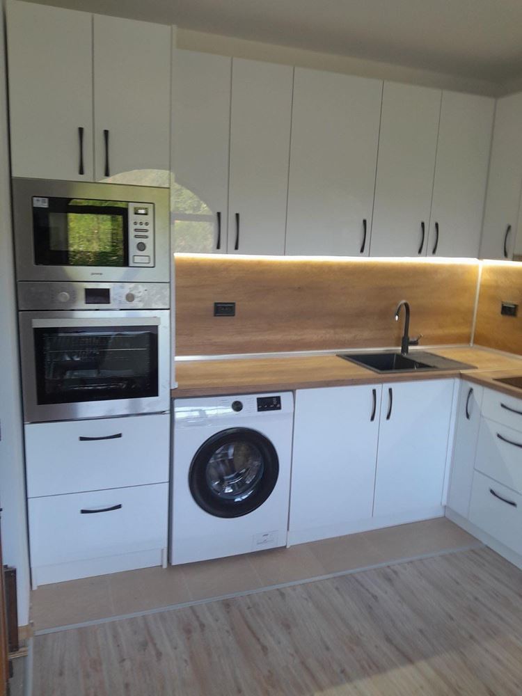 Dwukondygnacyjny dom wolnostojący w miejscowości Goritsa – całkowicie odnowiony dom z ogrodem i piękną werandą