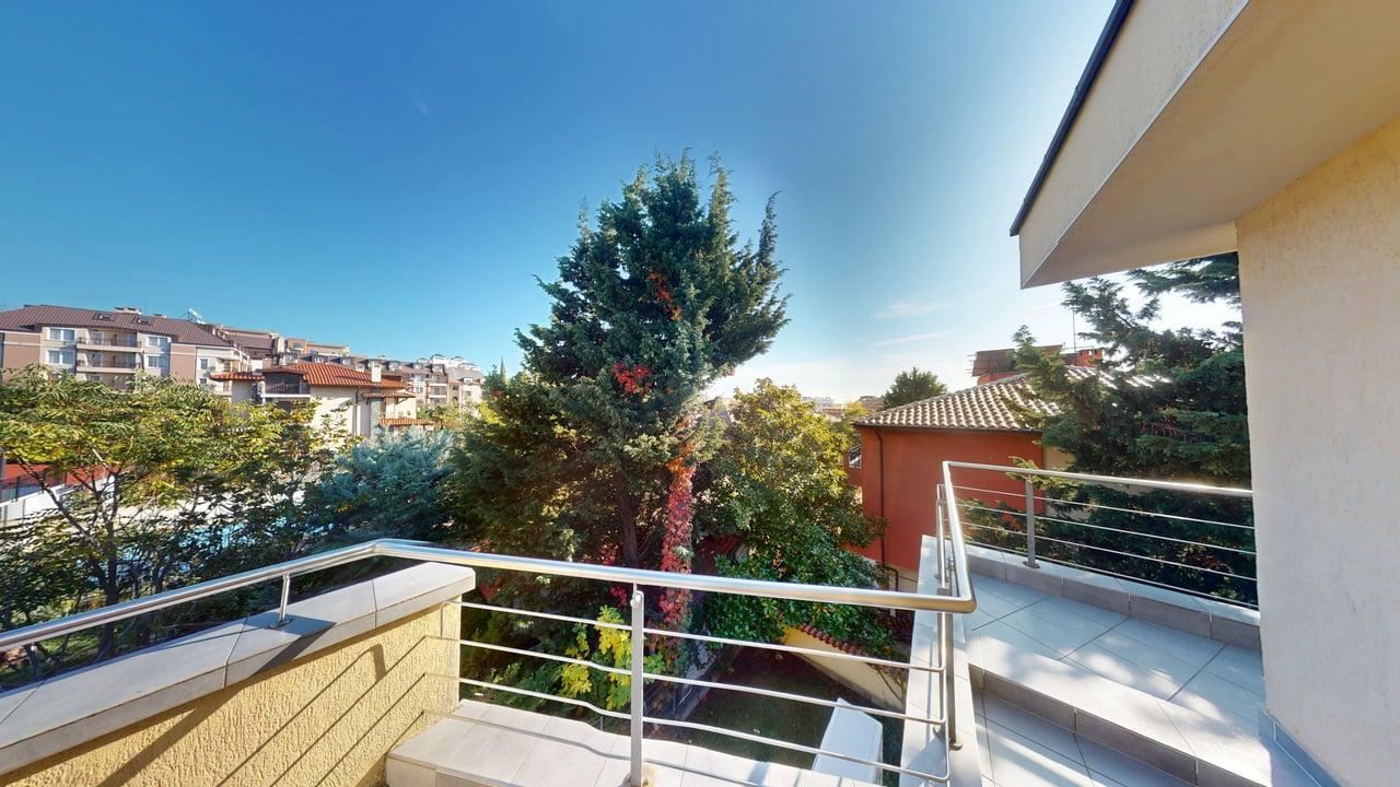 Panoramiczny czterokondygnacyjny dom z 8 sypialniami i widokiem na morze w Słonecznym Brzegu – bez opłaty eksploatacyjnej