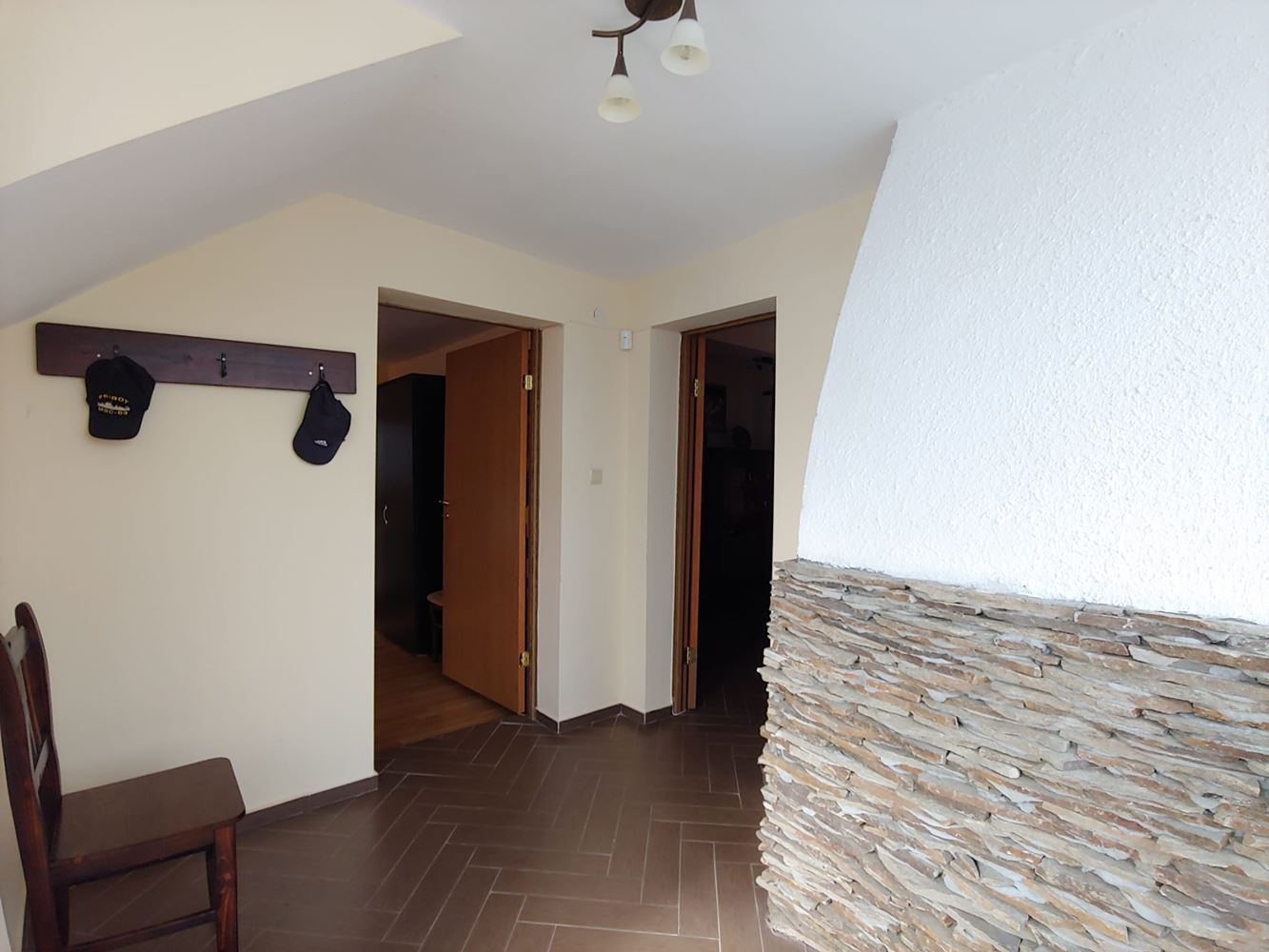 Przestronny dwupiętrowy dom z ogromnym ogrodem, kominkiem, sauną i jacuzzi we wsi Drachevo