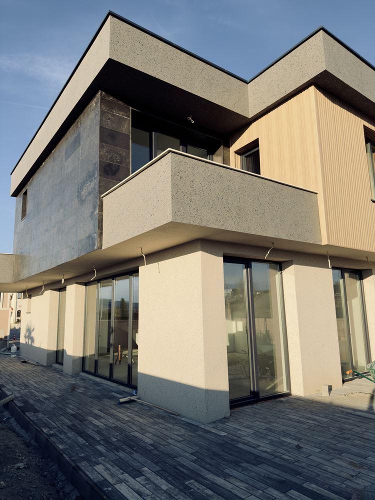 Dwupiętrowy nowoczesny dom w zamkniętym kompleksie w pobliżu Słonecznego Brzegu – ekologia, przestrzeń i luksus