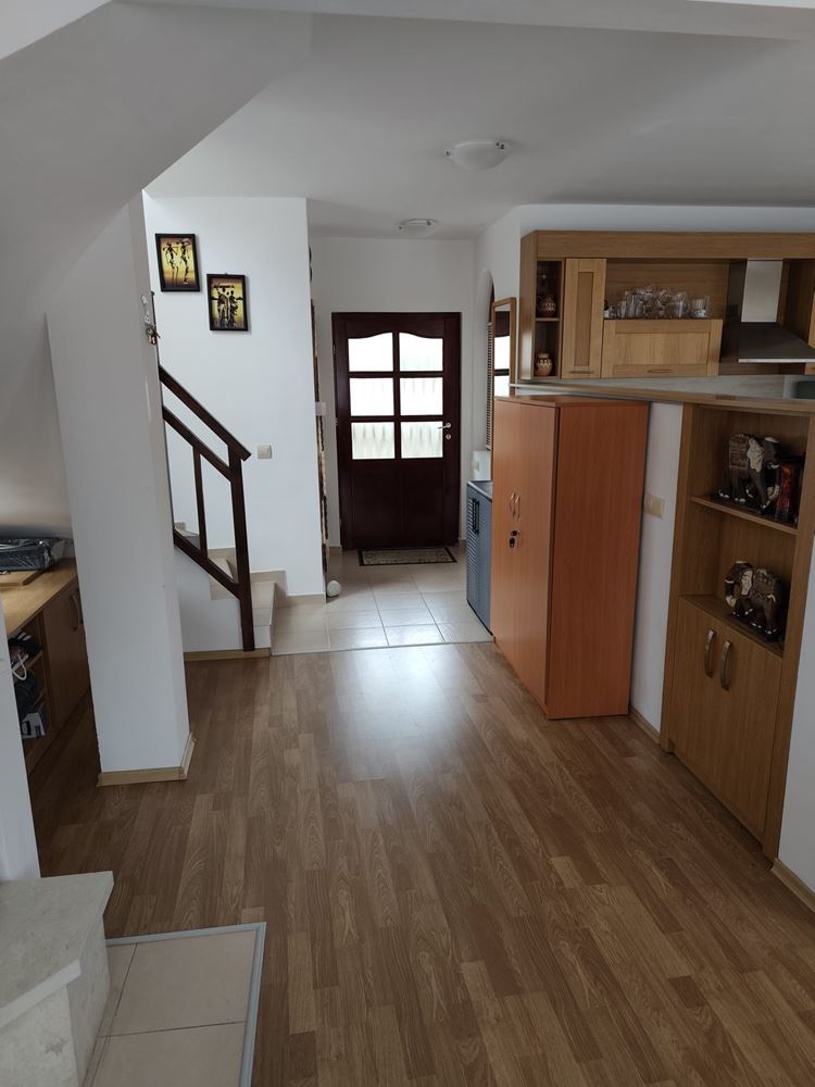  Luksusowy dwupoziomowy dom z basenem i pięknym widokiem w prestiżowym kompleksie – Acheloj