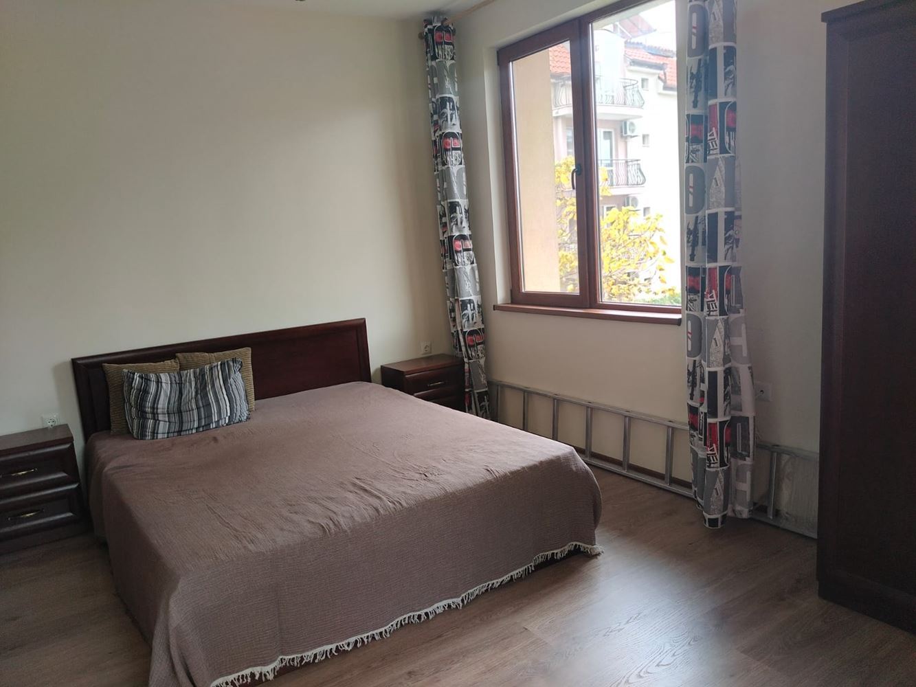  Przestronny trzypiętrowy dom jednorodzinny w centrum Rawdy – komfort, prestiż i pełna niezależność