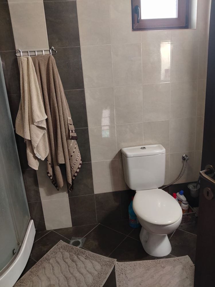  Przestronny trzypiętrowy dom jednorodzinny w centrum Rawdy – komfort, prestiż i pełna niezależność