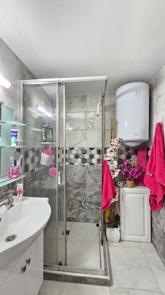 Wyjątkowy parterowy dom z przestronnym ogrodem w spokojnej wsi Kosharitsa