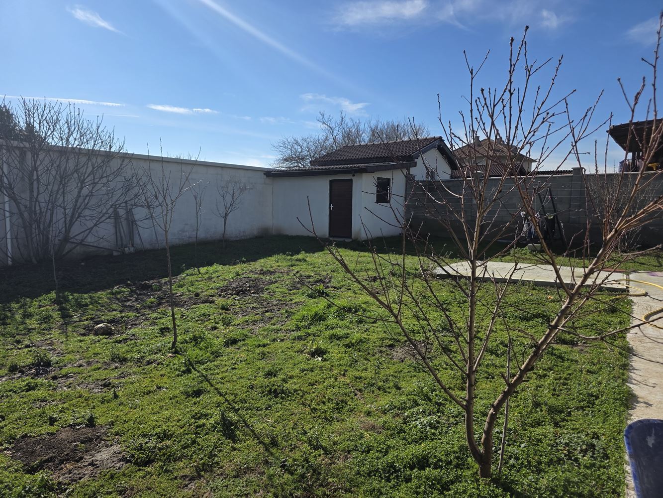 Piękny dom wolnostojący z ogrodem we wsi Tynkovo – przytulność i spokój blisko Sunny Beach