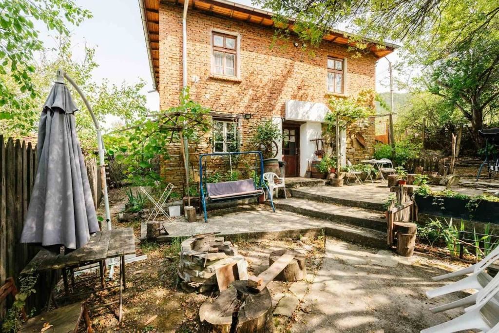 Unikalny autentyczny pensjonat strandżański w wiosce Kosti – serce gór Strandża