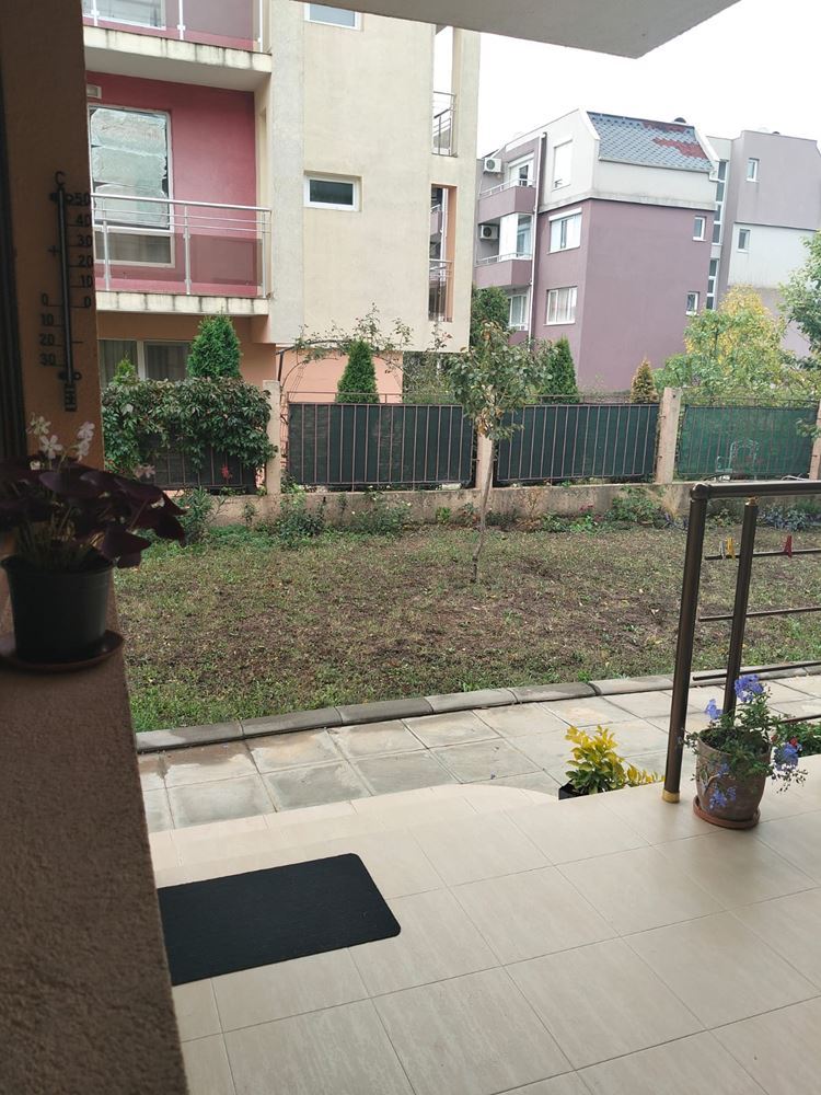  Przestronny trzypiętrowy dom jednorodzinny w centrum Rawdy – komfort, prestiż i pełna niezależność