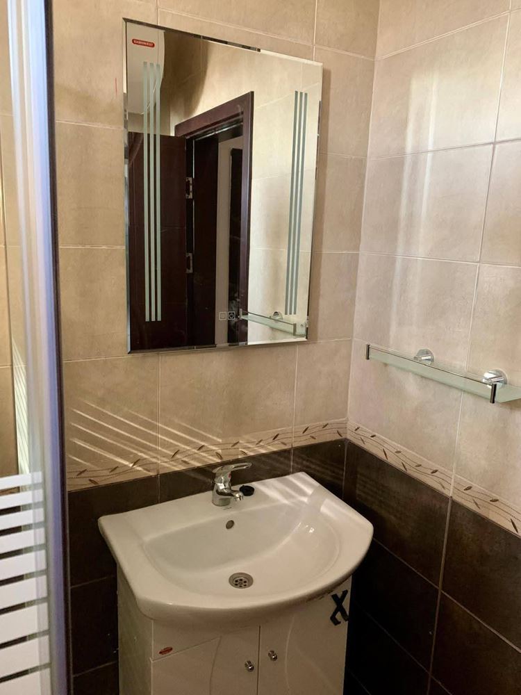 Dwukondygnacyjny dom wolnostojący w miejscowości Goritsa – całkowicie odnowiony dom z ogrodem i piękną werandą