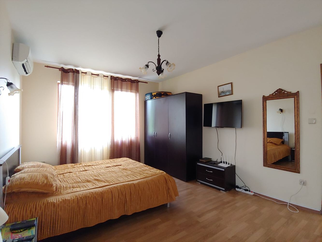 Przestronny dwupiętrowy dom z ogromnym ogrodem, kominkiem, sauną i jacuzzi we wsi Drachevo