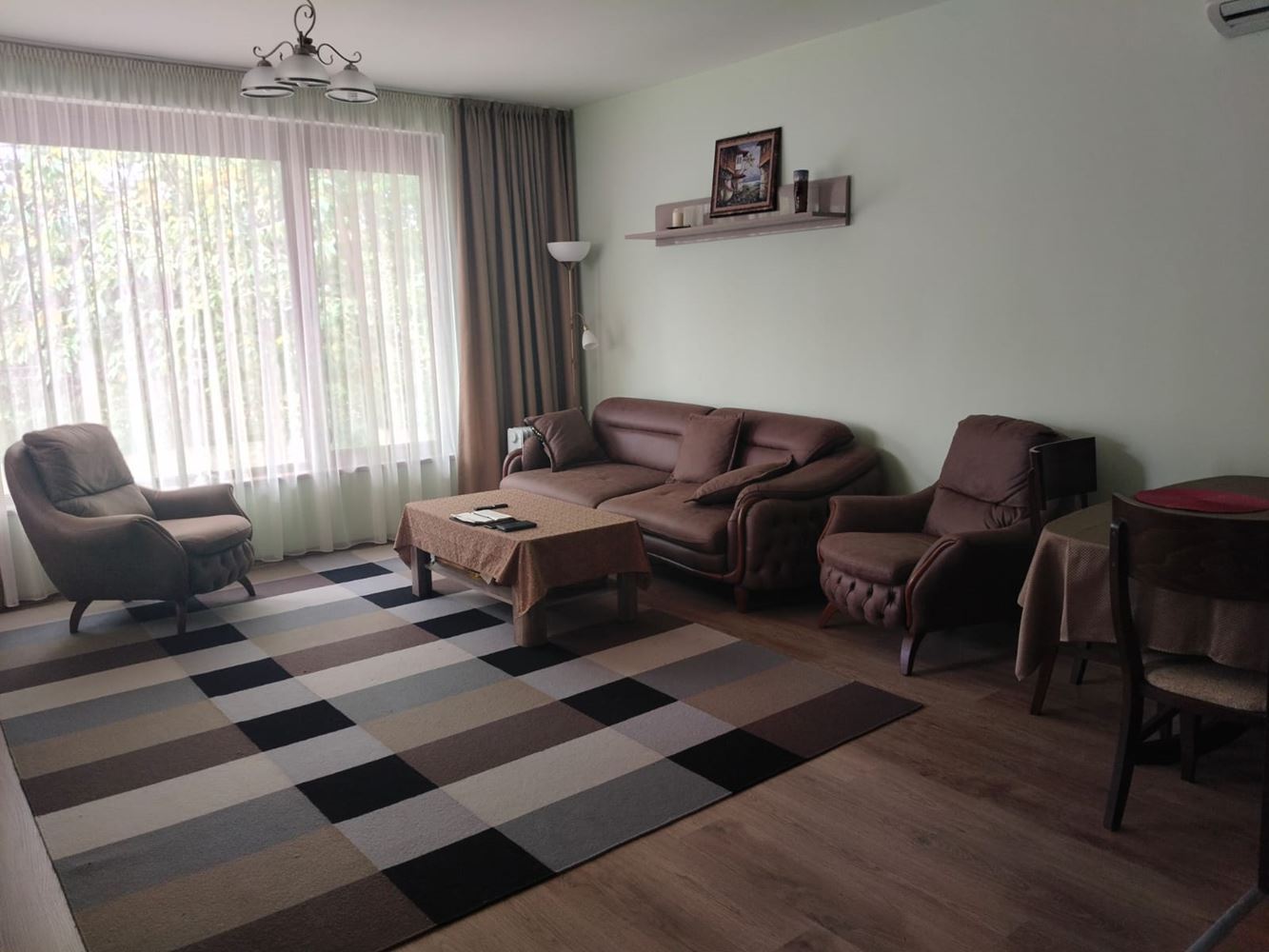  Przestronny trzypiętrowy dom jednorodzinny w centrum Rawdy – komfort, prestiż i pełna niezależność