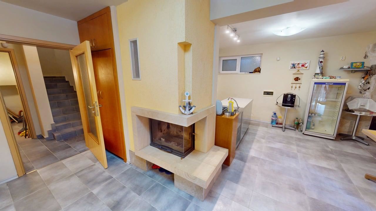 Panoramiczny czterokondygnacyjny dom z 8 sypialniami i widokiem na morze w Słonecznym Brzegu – bez opłaty eksploatacyjnej